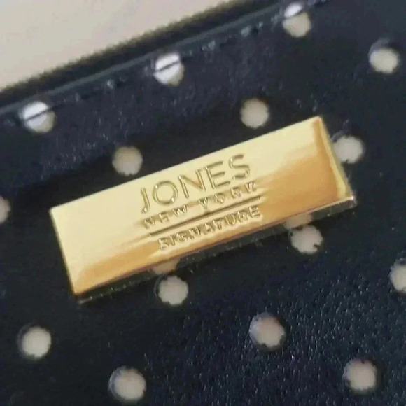 Jones New York clutch wristlet purse with USB power chargers iphone android - Picture 2 of 5